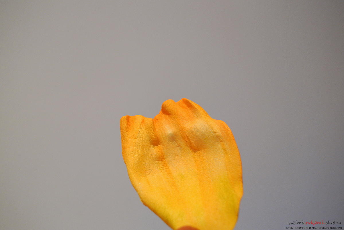 Мастер-класс изготовления украшения своими руками - брошь-заколка с розами из фоамирана.. Фото №21